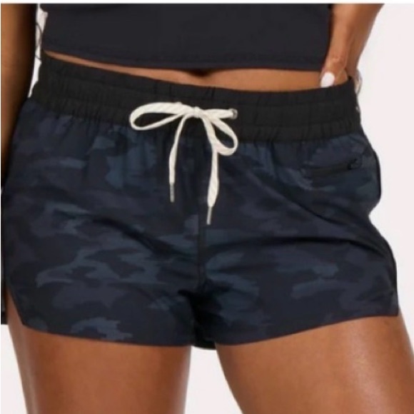 Vuori Pants - Vuori Women's Navy Camo Athletic Shorts NWOT